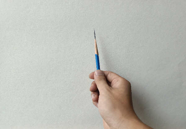素描排线怎么握笔